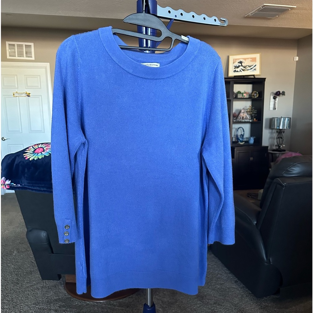 Croft&Barrow Blue quarter length sleeve’s lightweight sweater. Size XL
